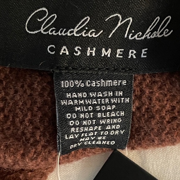 100% Cashmere Claudia Nichole Oversized Scarf/Wrap Reds NWT new! (96” x 23”) - Picture 6 of 7